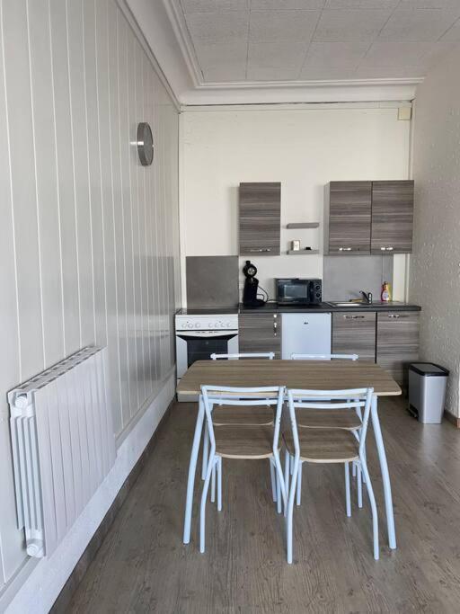 Studio Spacieux Proche Du Centre Ville Montceau-les-Mines Eksteriør bilde